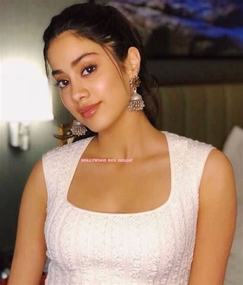 jahnvi kapoor figure|Janhvi Kapoor Wiki, Height, Age, Boyfriend, Family, Biography